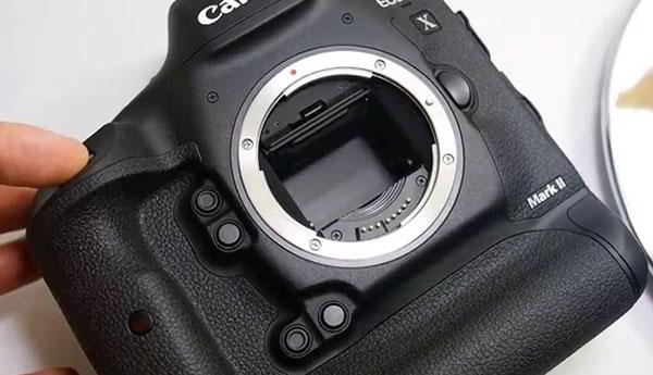 Canon EOS-1D X Mark II DSLR Camera (Body Only) Pro Bundle
