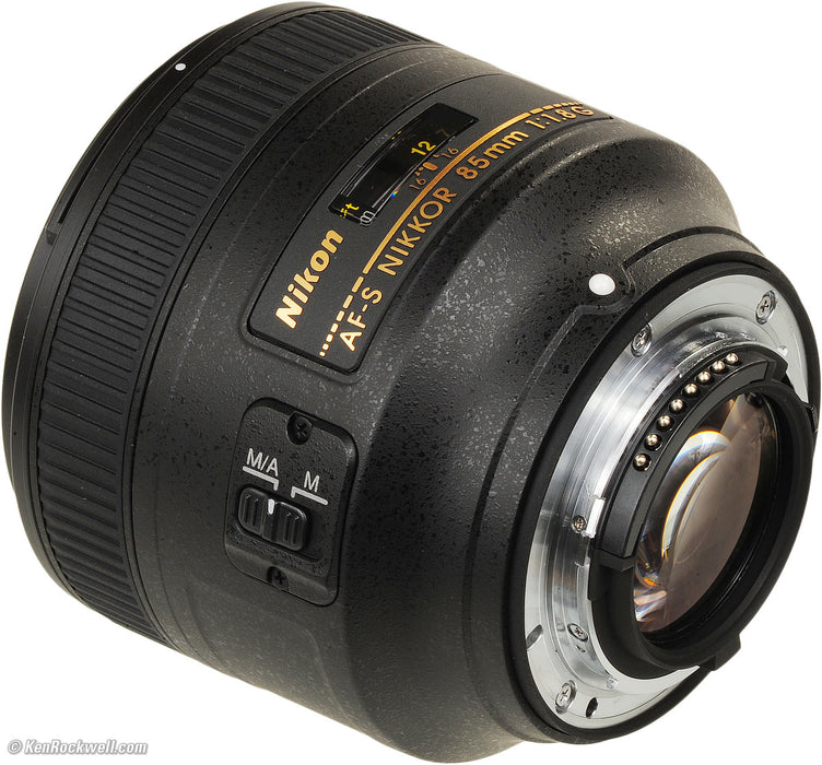 Nikon AF-S NIKKOR 85mm f/1.8G Fixed Lens 67mm Macro Lens Top Accessory Kit (International Version)